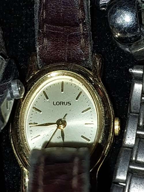 A VINTAGE AND ANTIQUE COLLECTION OF 20 QUALITY  WOMANS WATCHES SOLD AS IS NOT TESTED