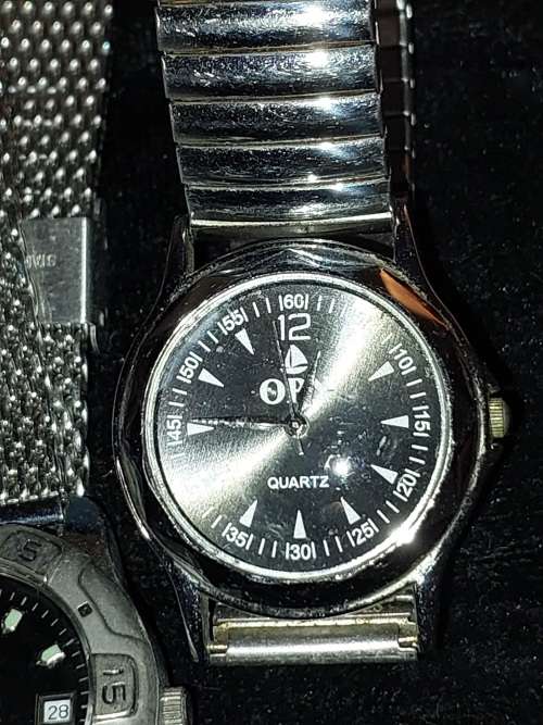 A VINTAGE COLLECTION MENS WATCHES SOLD AS IS NOT TESTED