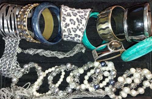 A  BEAUTIFUL COLLECTION OF FASHION BANGLES AND BRACELETS SOLD AS IS