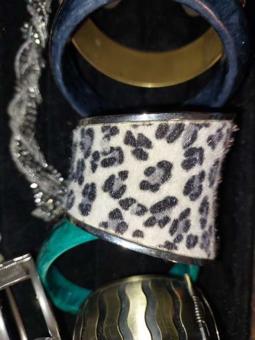 A  BEAUTIFUL COLLECTION OF FASHION BANGLES AND BRACELETS SOLD AS IS