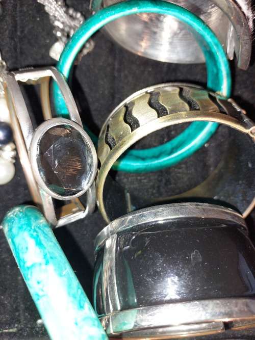 A  BEAUTIFUL COLLECTION OF FASHION BANGLES AND BRACELETS SOLD AS IS