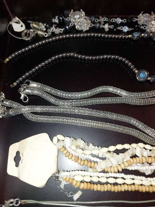 A VINTAGE COLLECTION OF COSTUME JEWELRY SOLD AS IS