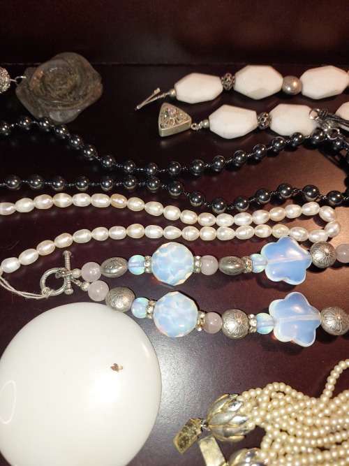 A VINTAGE COLLECTION OF COSTUME JEWELRY SOLD AS IS