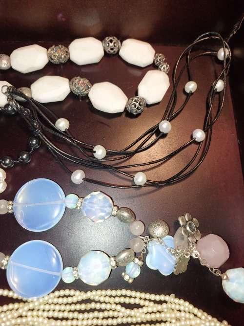 A VINTAGE COLLECTION OF COSTUME JEWELRY SOLD AS IS