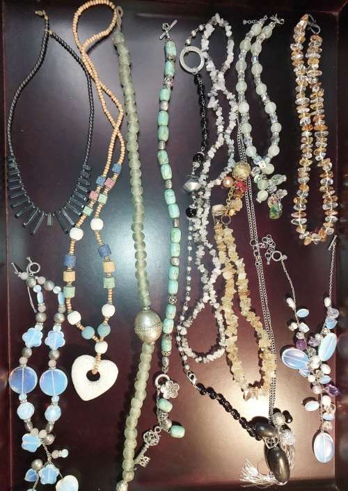 A COLLECTION OF VINTAGE COSTUME NECKLACES SOLD AS IS
