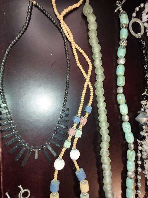 A COLLECTION OF VINTAGE COSTUME NECKLACES SOLD AS IS