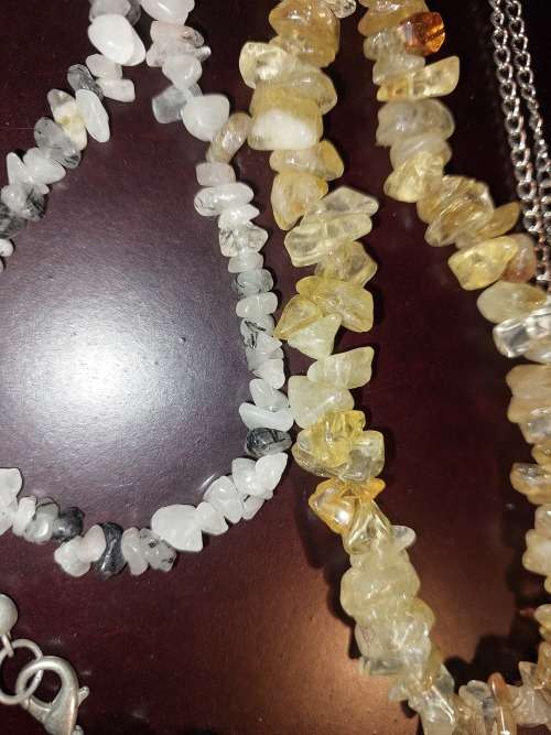 A COLLECTION OF VINTAGE COSTUME NECKLACES SOLD AS IS