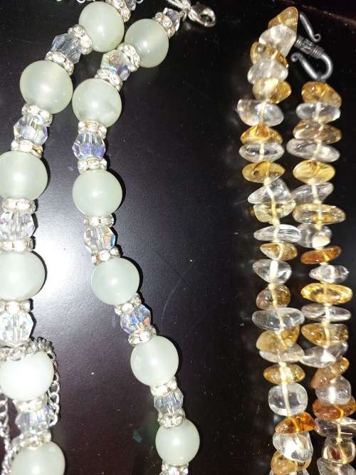A COLLECTION OF VINTAGE COSTUME NECKLACES SOLD AS IS