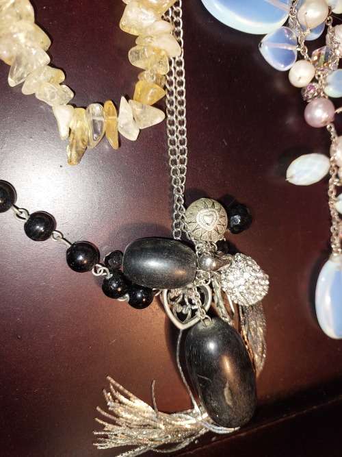 A COLLECTION OF VINTAGE COSTUME NECKLACES SOLD AS IS