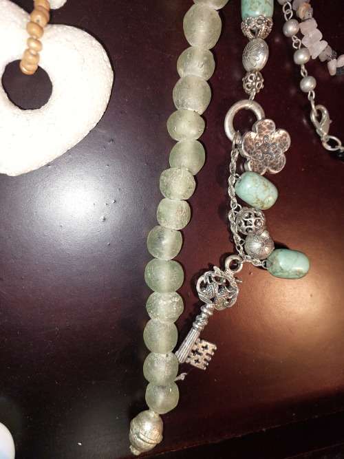 A COLLECTION OF VINTAGE COSTUME NECKLACES SOLD AS IS