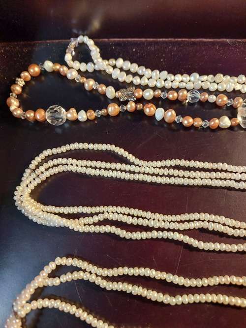 A COLLECTION OF PEARL NECKLACES IN PERFECT CONDITION SOLD AS IS