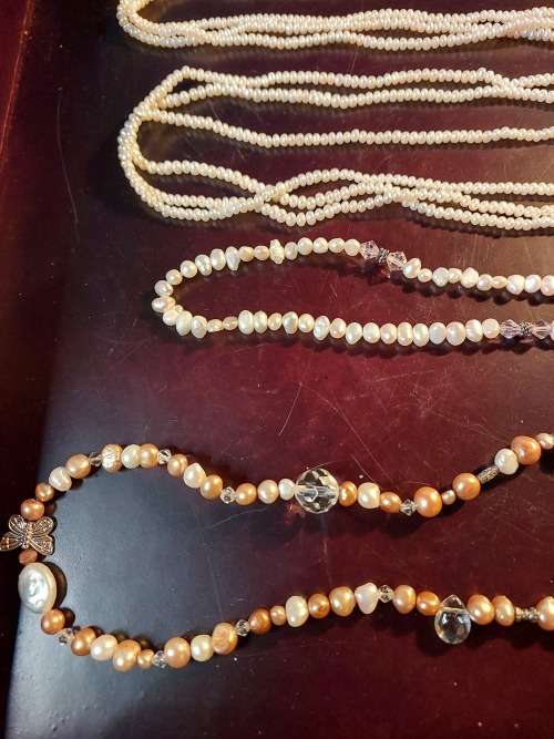 A COLLECTION OF PEARL NECKLACES IN PERFECT CONDITION SOLD AS IS