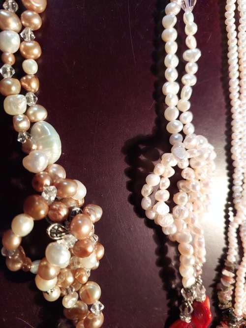 A COLLECTION OF PEARL NECKLACES IN PERFECT CONDITION SOLD AS IS