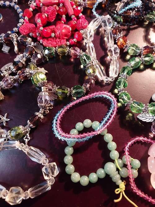 A JOB LOT COSTUME BRACELETS AND GOLD PLATED BANGLES SOLD AS IS