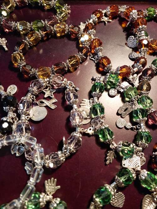 A JOB LOT COSTUME BRACELETS AND GOLD PLATED BANGLES SOLD AS IS