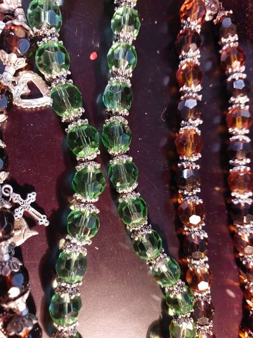 A JOB LOT COSTUME NECKLACES IN PERFECT CONDITION SOLD AS IS