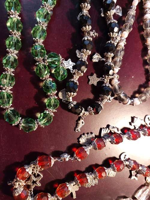 A JOB LOT COSTUME NECKLACES IN PERFECT CONDITION SOLD AS IS