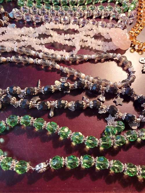 A JOB LOT COSTUME NECKLACES IN PERFECT CONDITION SOLD AS IS