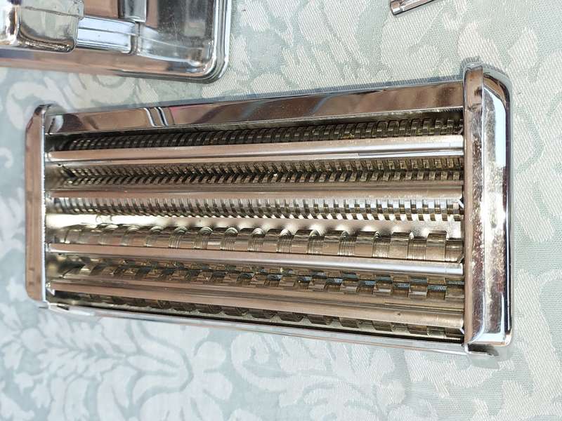 A COMPLETE JAMIE OLIVER PASTA MACHINE