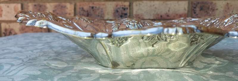 AN ANTIQUE EPNS OVAL SERVING PLATTER