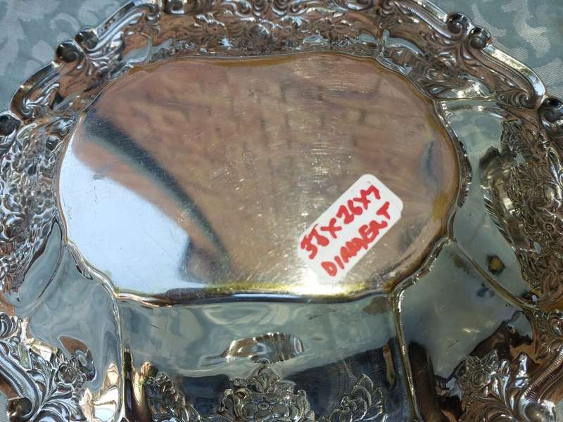 AN ANTIQUE EPNS OVAL SERVING PLATTER
