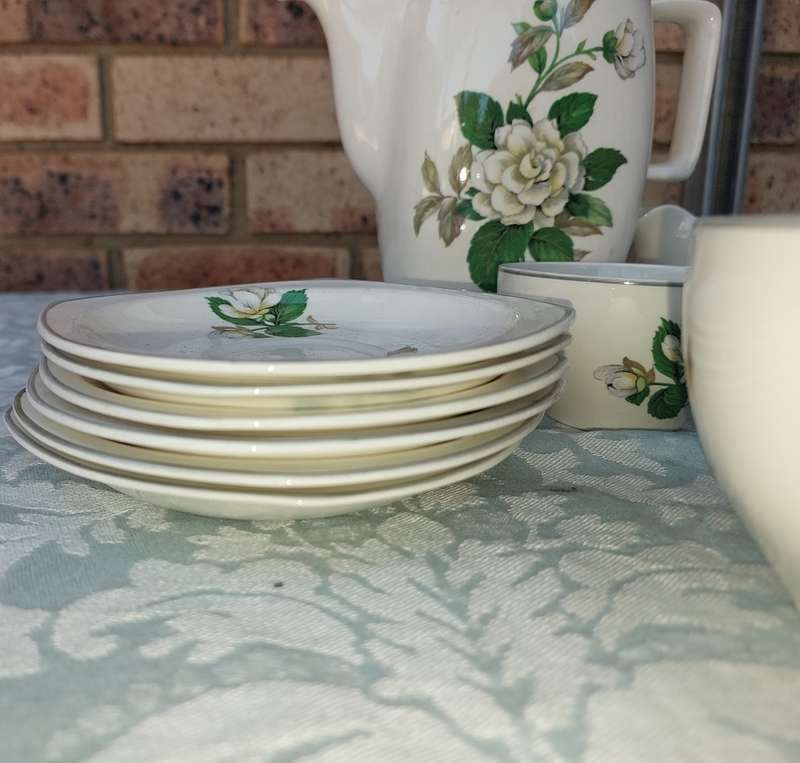 A VINTAGE STYLECRAFT BY MIDWINTER STAFFORDSHIRE MADE IN ENGLAND CERAMIC PORCELAIN TEA SET SOLD AS IS