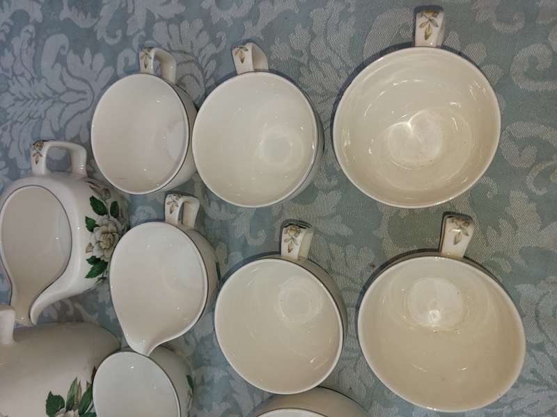 A VINTAGE STYLECRAFT BY MIDWINTER STAFFORDSHIRE MADE IN ENGLAND CERAMIC PORCELAIN TEA SET SOLD AS IS