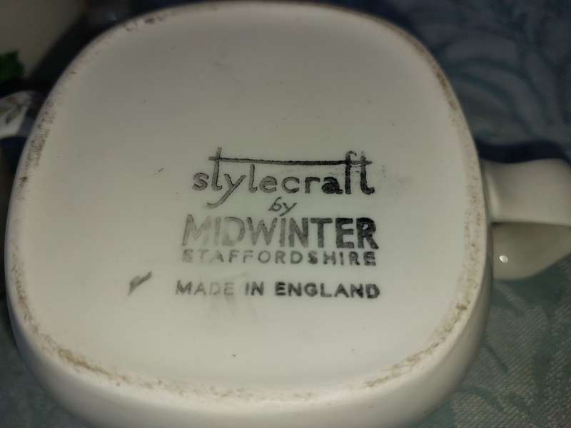 A VINTAGE STYLECRAFT BY MIDWINTER STAFFORDSHIRE MADE IN ENGLAND CERAMIC PORCELAIN TEA SET SOLD AS IS