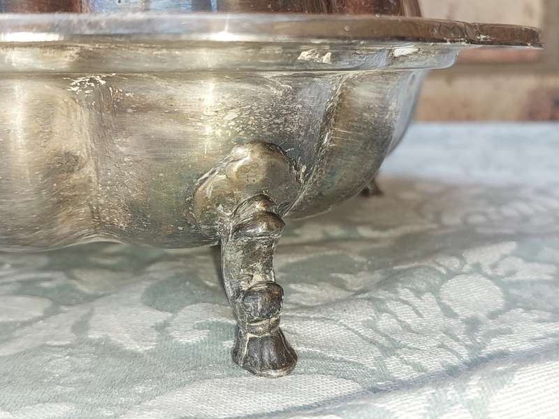 AN ANTIQUE VICTORIAN STYLE EPNS TURINE