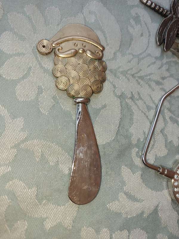 A VINTAGE JOB LOT KITCHENALIA SOLD AS IS