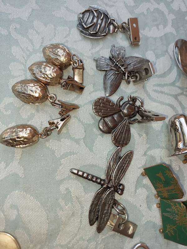 A VINTAGE JOB LOT KITCHENALIA SOLD AS IS