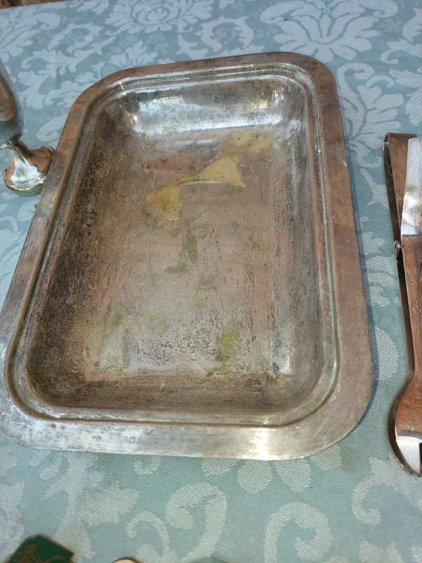 A VINTAGE JOB LOT KITCHENALIA SOLD AS IS