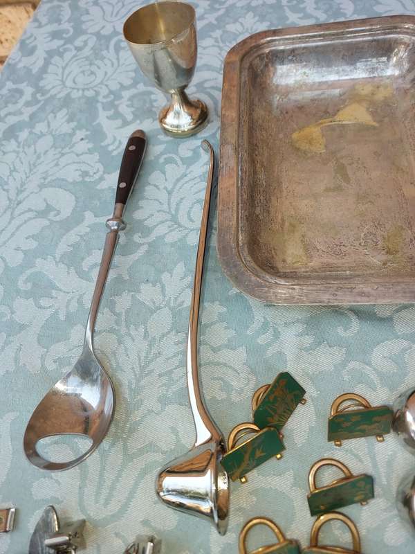 A VINTAGE JOB LOT KITCHENALIA SOLD AS IS