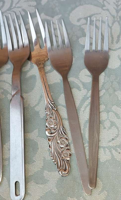 A VINTAGE COLLECTION JOB LOT KITCHENALIA SOLD AS IS