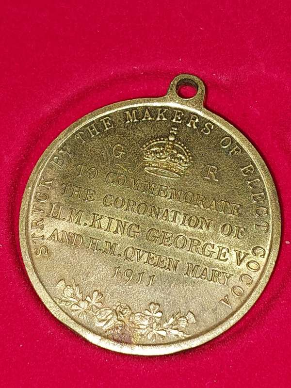 A MEDALLION MINTED BY THE SOUTH AFRICAN HISTORICAL MINT 1911 KING GEORGE V