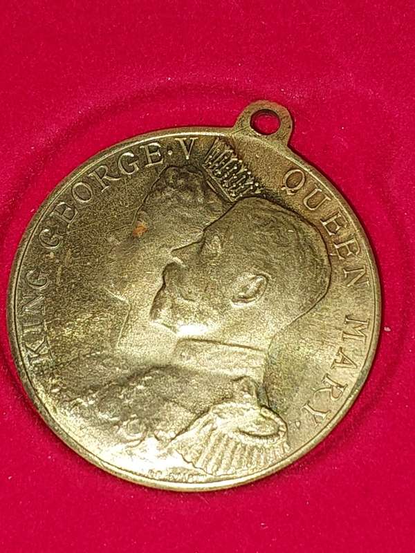 A MEDALLION MINTED BY THE SOUTH AFRICAN HISTORICAL MINT 1911 KING GEORGE V