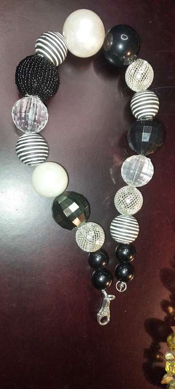 A COLLECTION OF COSTUME NECKLACES SOLD AS IS