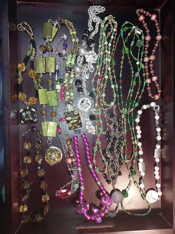 A COLLECTION OF COSTUME NECKLACES SOLD AS IS
