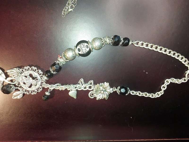 A COLLECTION OF COSTUME NECKLACES SOLD AS IS