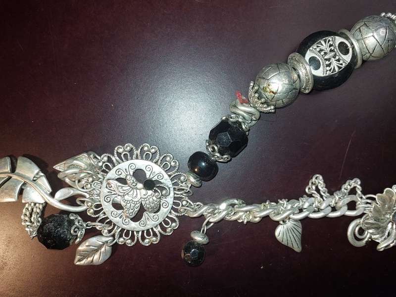 A COLLECTION OF COSTUME NECKLACES SOLD AS IS