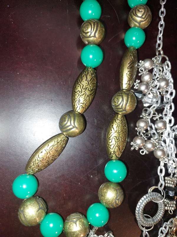 A COLLECTION OF VINTAGE COSTUME NECKLACES SOLD AS IS