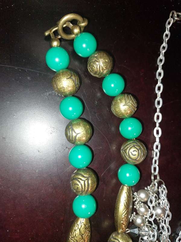A COLLECTION OF VINTAGE COSTUME NECKLACES SOLD AS IS