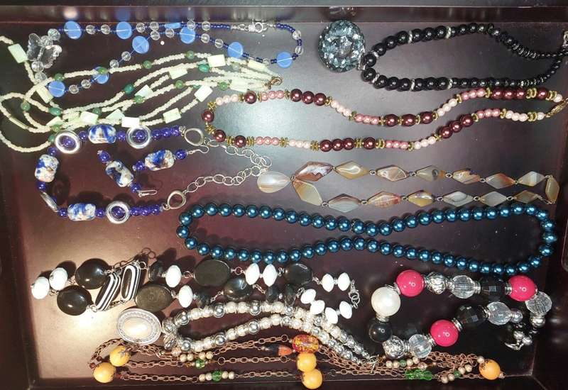 A BULK JOBLOT FASHION COSTUME NECKLACES SOLD AS IS