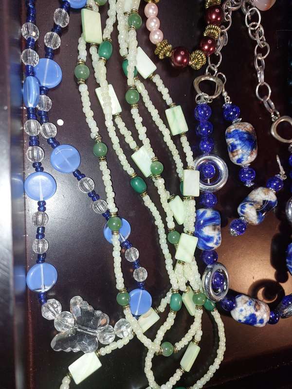 A BULK JOBLOT FASHION COSTUME NECKLACES SOLD AS IS
