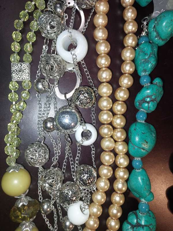 A JOB LOT QUALITY FASHION COSTUME NECKLACES SOLD AS IS  DISCLAIMER