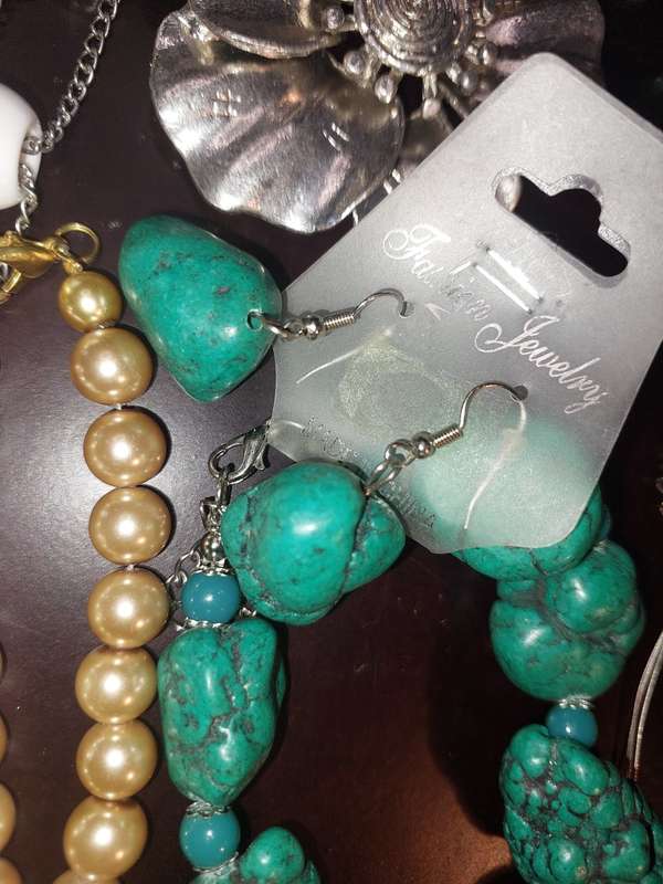 A JOB LOT QUALITY FASHION COSTUME NECKLACES SOLD AS IS  DISCLAIMER