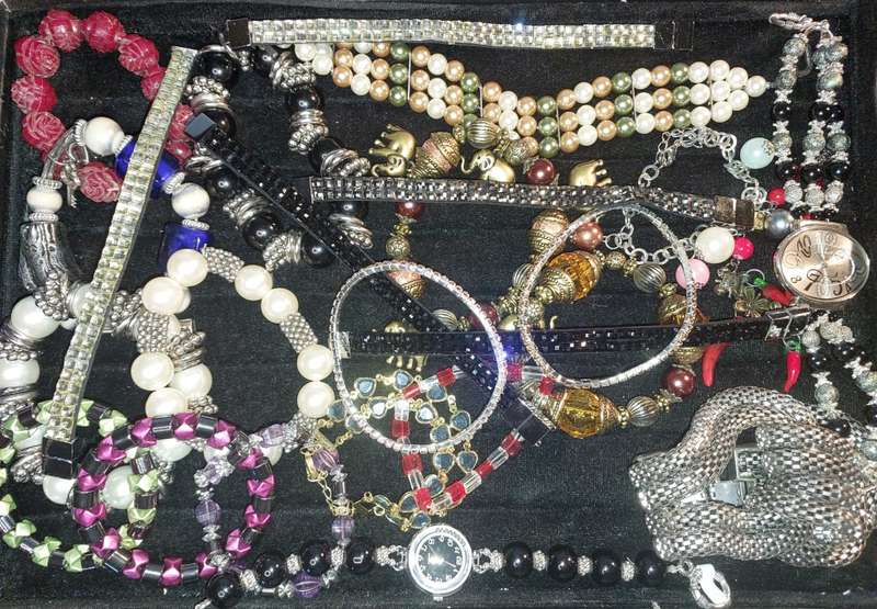 A BULK COLLECTION JOB LOT FASHION BRACELETS SOLD AS IS