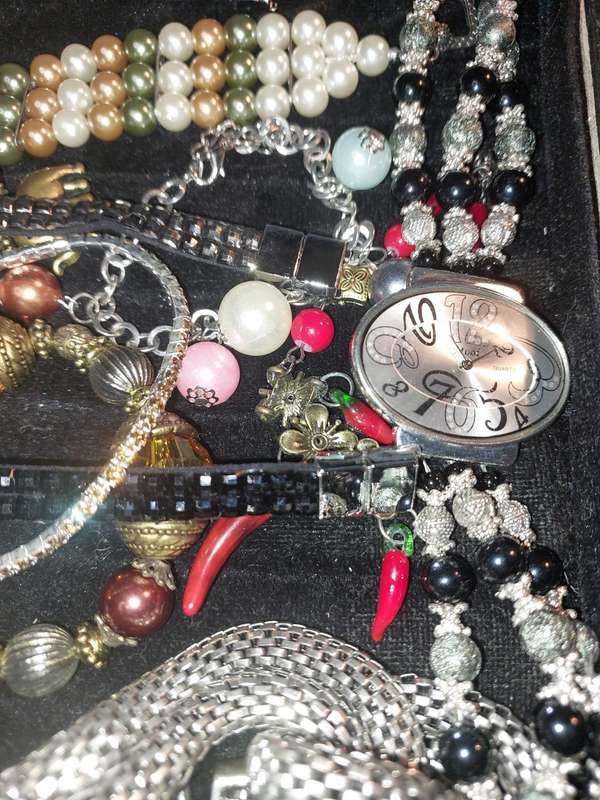 A BULK COLLECTION JOB LOT FASHION BRACELETS SOLD AS IS