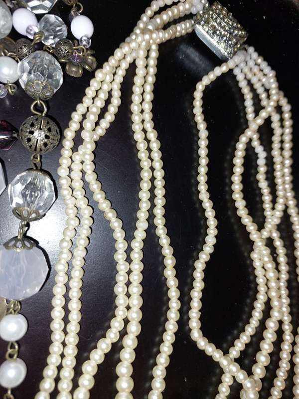 A VINTAGE JOB LOT COSTUME NECKLACES