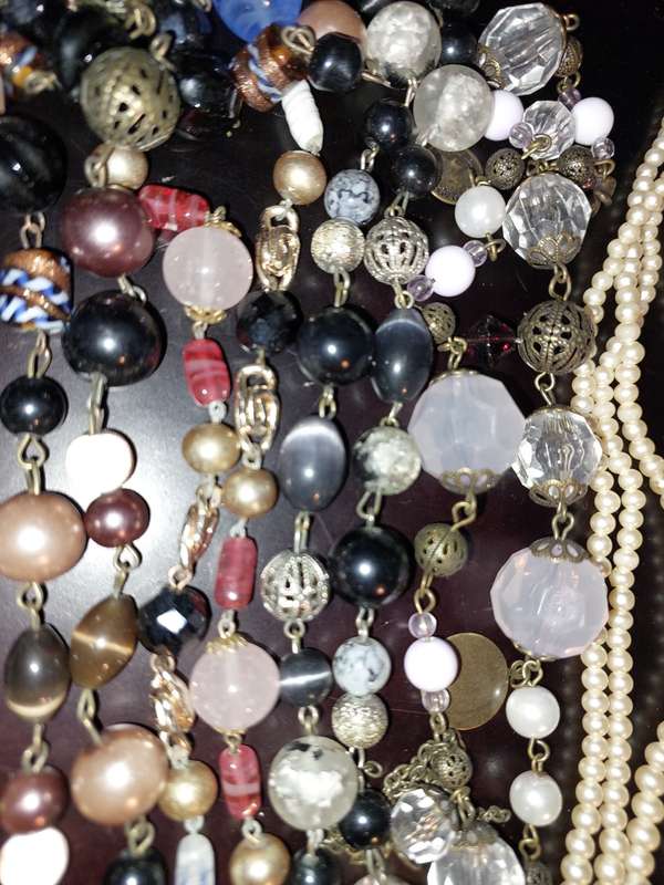A VINTAGE JOB LOT COSTUME NECKLACES